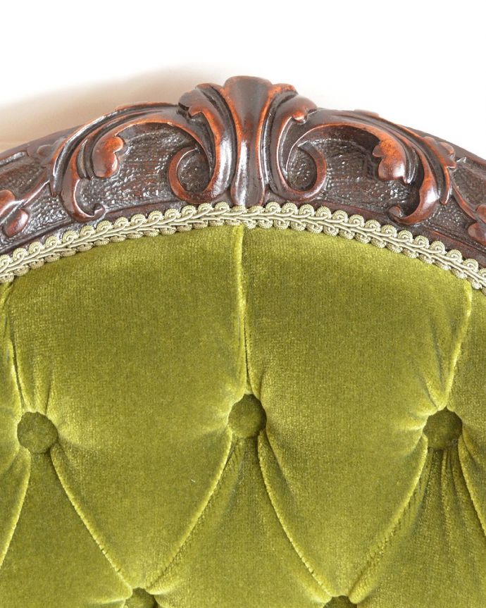 1Pソファ(ラウンジチェア) アンティーク チェア 1890年代のイギリスで見つけたアンティークナーシングチェア。うっとりするほど細かい細工まだ機械の発達していない時代に、手作業で作られた細かい細工。(q-384-c)