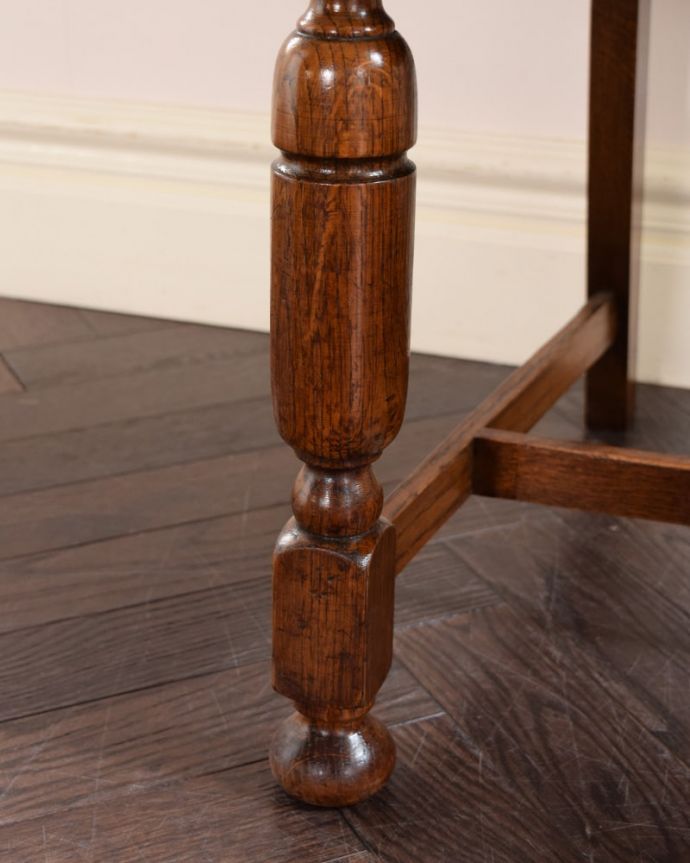 アンティークチェアの脚