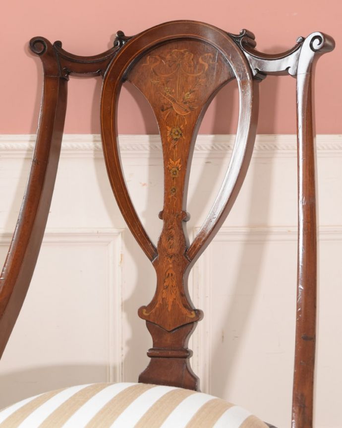 サロンチェア アンティーク チェア 背もたれの象嵌が美しいアンティークのサイドチェア。美しさの極みを堪能して下さい高級材で描かれた美しく柔らかなフォルム。(q-389-c)