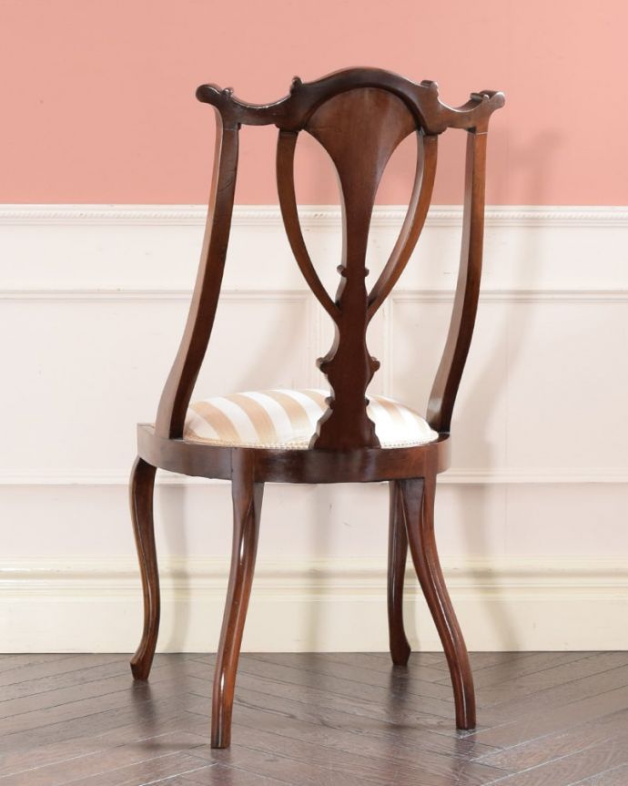 サロンチェア アンティーク チェア 背もたれの象嵌が美しいアンティークのサイドチェア。後ろ姿も上品です並べた時に後ろから見ることも多い椅子。(q-389-c)
