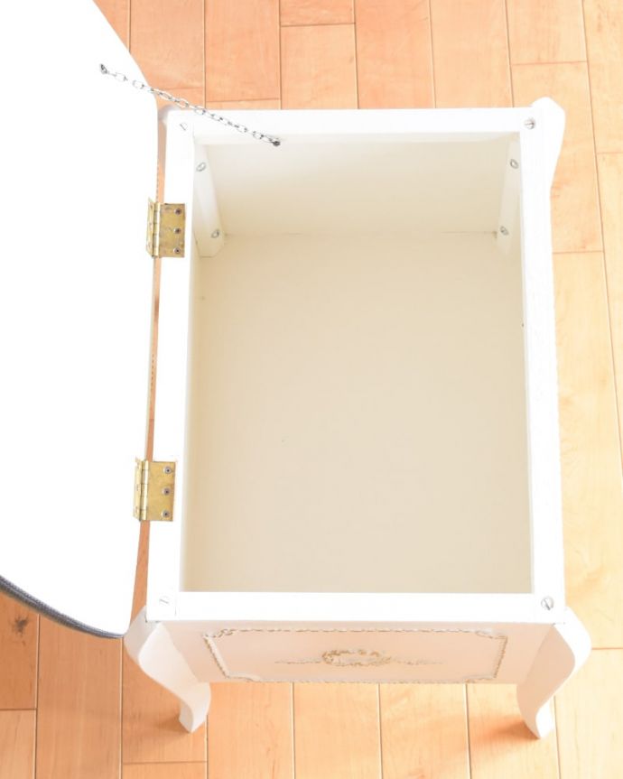 スツール・オットマン　アンティーク チェア　フランスの優雅なアンティークのスツール、布張りの優雅なピアノスツール。座面をパカッと開くと･･･腰を抜かすほどビックリした収納！結構たっぷり収納できます。(q-391-c)