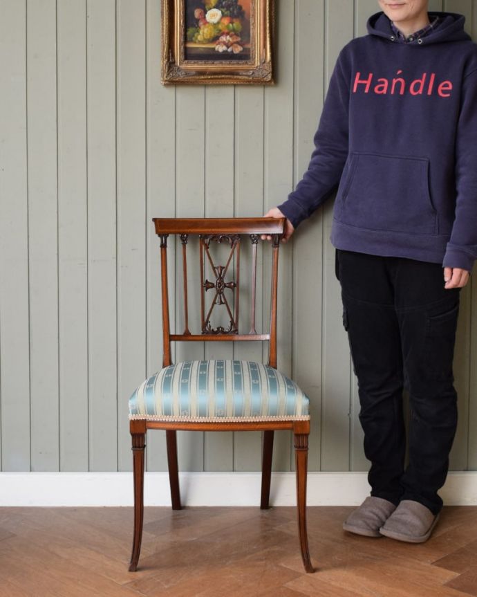 英国アンティークのサロンチェア