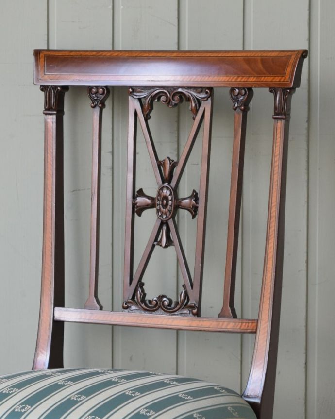 背もたれが美しいアンティークの椅子