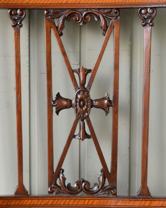 英国アンティークらしい装飾