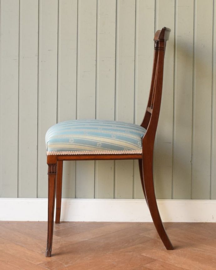 アンティークの椅子の側面