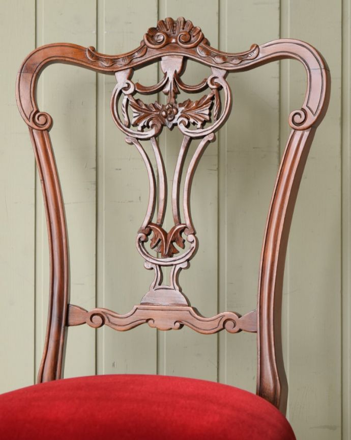 背もたれが美しいアンティークの椅子