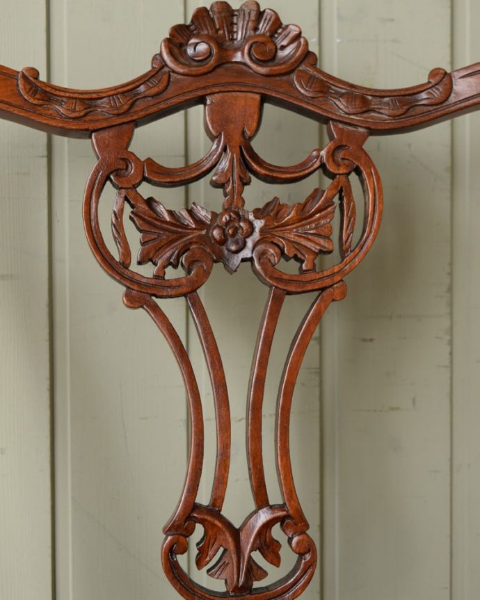 英国アンティークらしい装飾