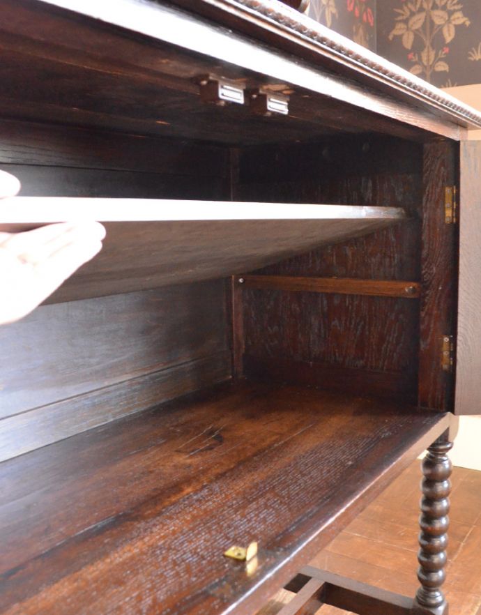 アンティークのキャビネット　アンティーク家具　シックなアンティークの英国家具、美しいウェルッシュドレッサー（食器棚）。棚板は１枚。(q-396-1)