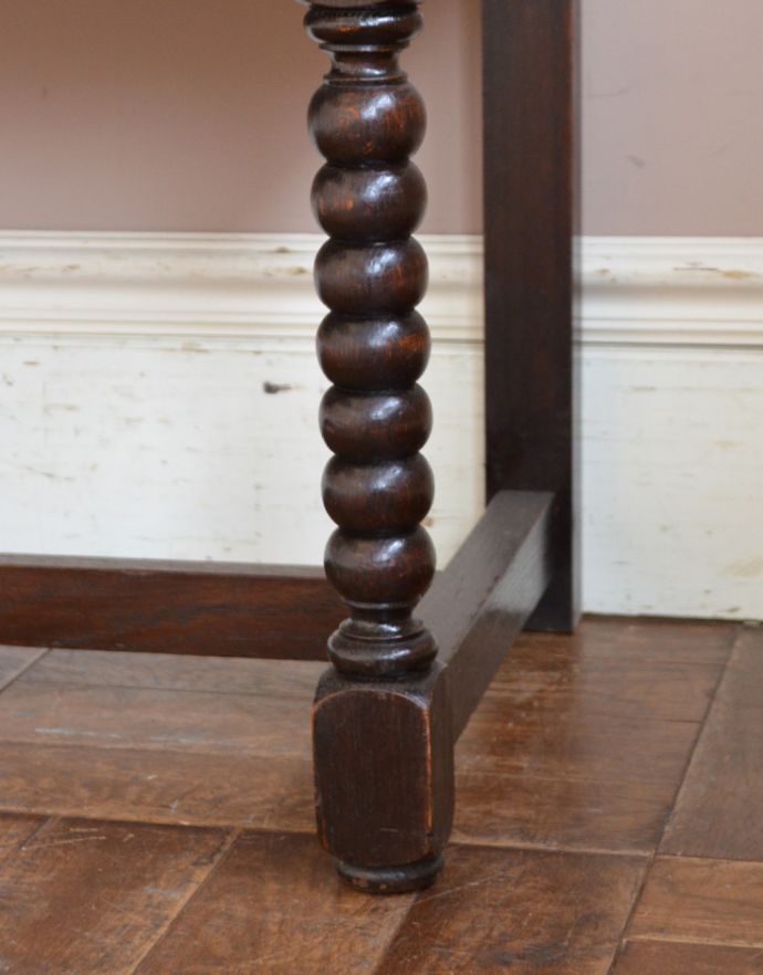 アンティークのキャビネット　アンティーク家具　シックなアンティークの英国家具、美しいウェルッシュドレッサー（食器棚）。安定感のある脚がしっかり支えます。(q-396-1)