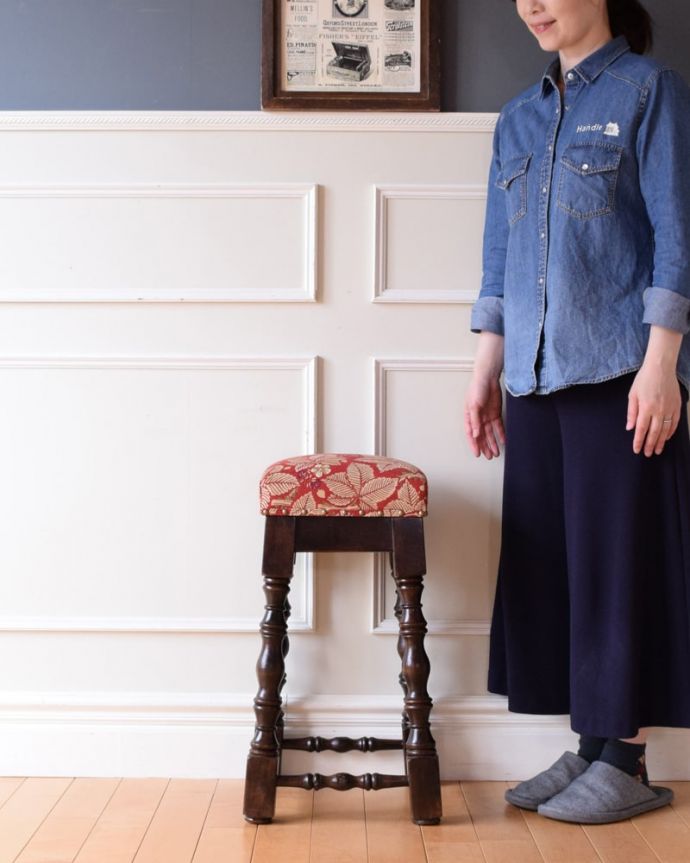 スツール・オットマン　アンティーク チェア　スツール。座ったり、飾ったり･･･お家のなかの様々シーンで活躍してくれるアンティークのスツール。(q-399-c)