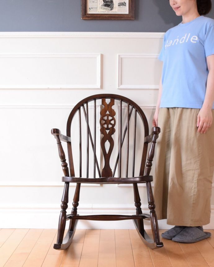 1Pソファ(ラウンジチェア) アンティーク チェア ロッキングチェアー。みんなが憧れ!ロッキングチェアゆらゆら揺られながら至福の時間が過ごせるロッキングチェアは誰もが憧れる椅子。(q-401-c)