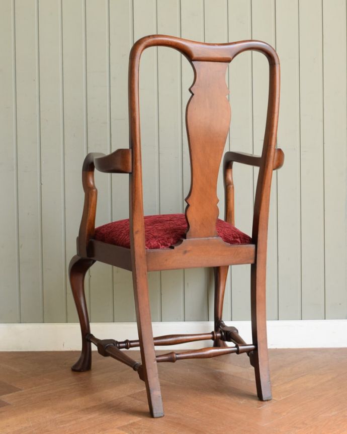 ダイニングチェア　アンティーク チェア　アームチェアー　しっかり修復したので、後ろ姿にも自信がありますいろんな修復方法がありますが、Handleでは専門の職人が一度、全てをバラしてから丁寧に組み上げているのでクオリティが違います。(q-403-c)