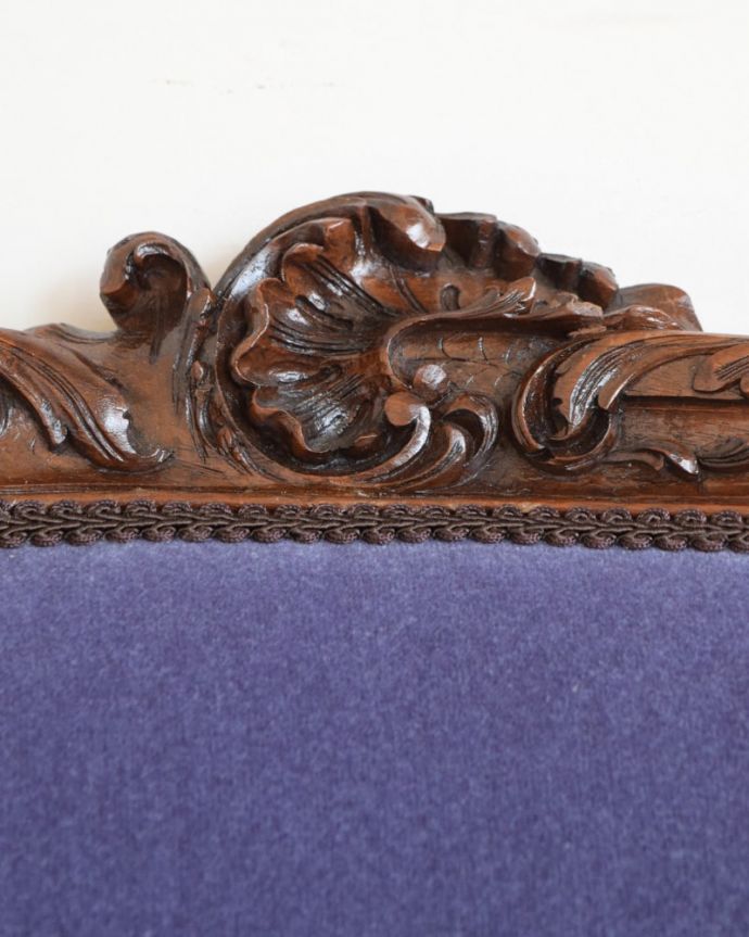 1Pソファ(ラウンジチェア) アンティーク チェア フレンチアームチェア フランスらしい美しい彫やっぱり一番の特長は彫の美しさ。(q-404-c)