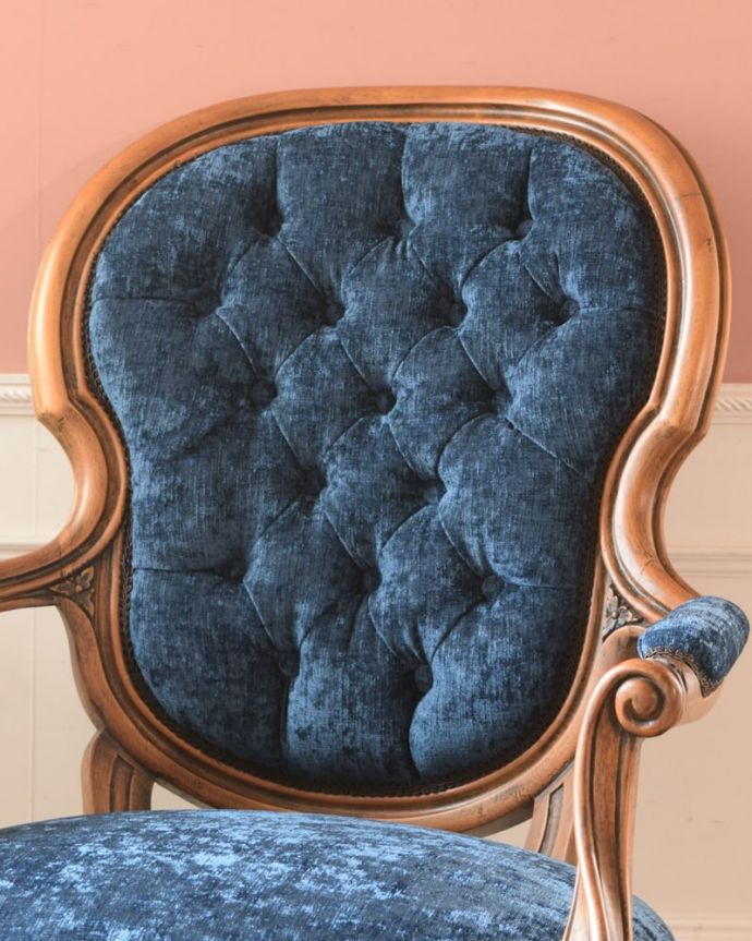 背もたれが美しいアンティークの椅子