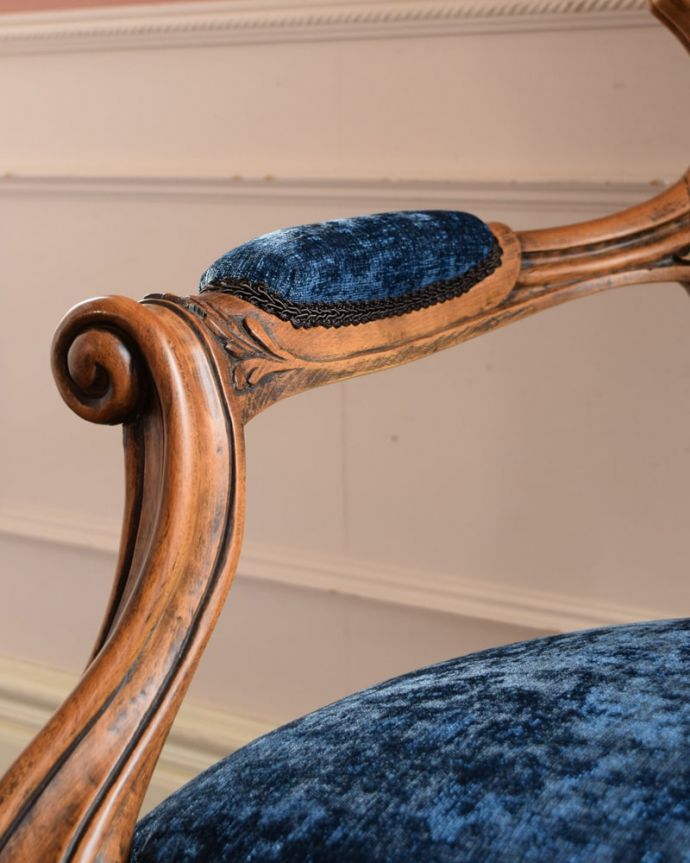アンティークの椅子のアーム