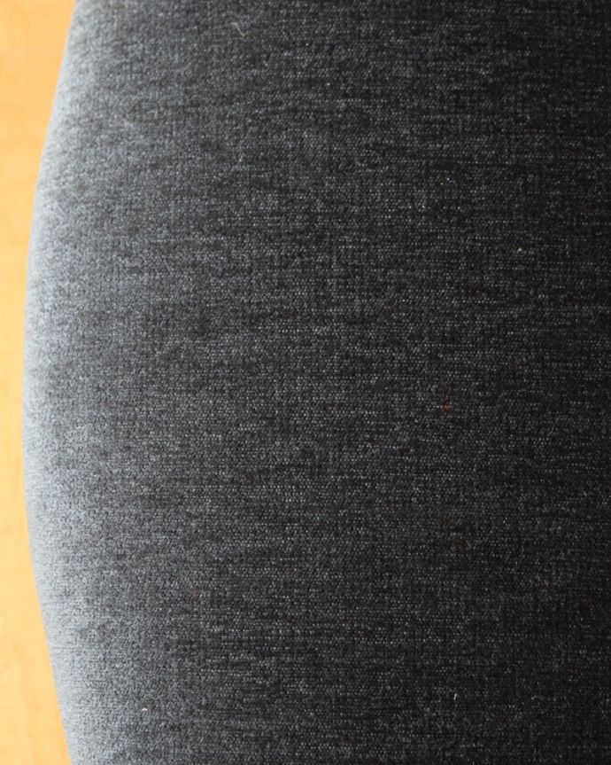 パーソナルチェア アンティークチェア・椅子 イージーチェアー 生地のセレクトにもこだわりました優雅なアンティークチェアの雰囲気をそのままに、一番似合う貼り座をじっくり選びました。(q-408-c)