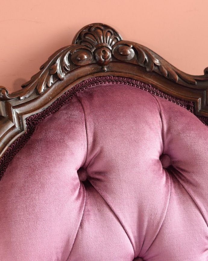 パーソナルチェア　アンティークチェア・椅子　アンティークサロンチェア、優雅なアーム付きの英国チェア　うっとりするほど細かい細工まだ機械の発達していない時代に、手作業で作られた細かい細工。(q-409-c)