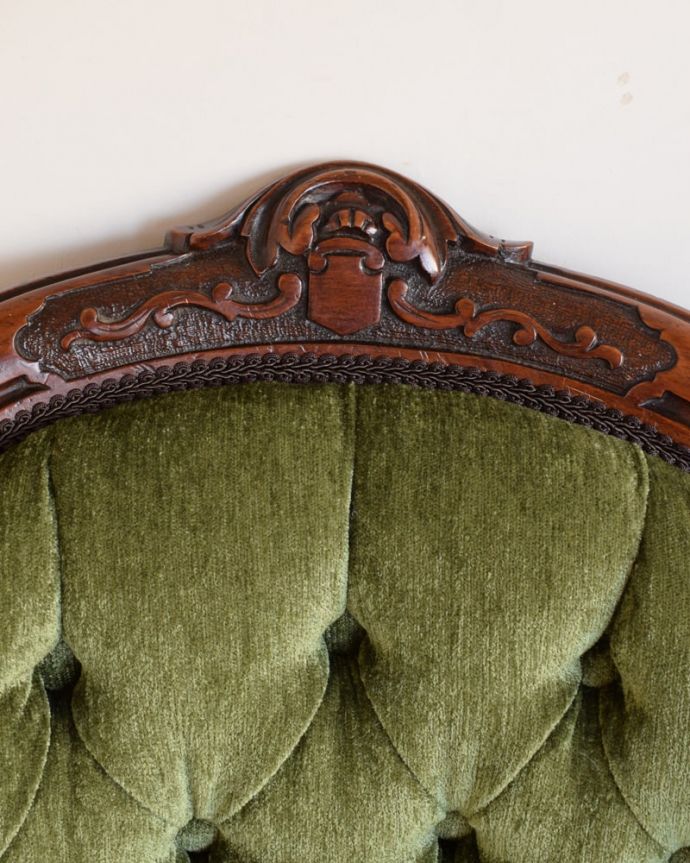 パーソナルチェア アンティークチェア・椅子 イージーチェアー イギリスらしい美しい彫やっぱり一番の特長は彫の美しさ。(q-411-c)