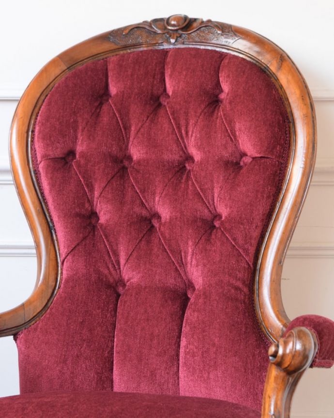 背もたれが美しいアンティークの椅子