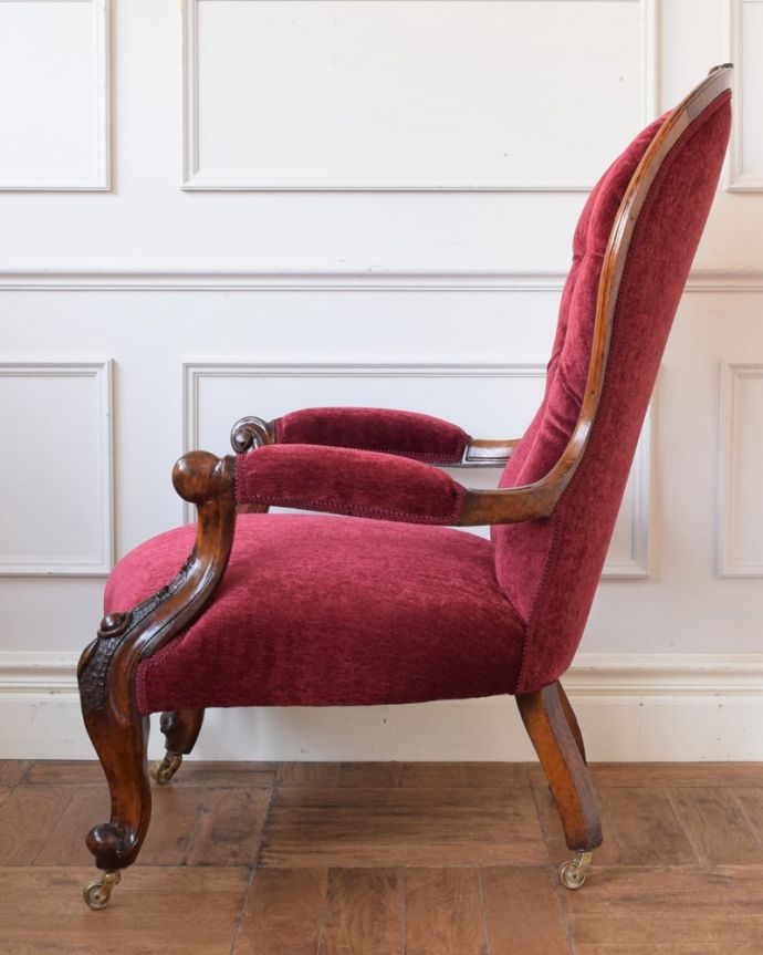 アンティークの椅子の側面