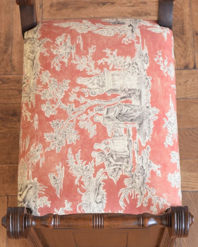 スツール・オットマン・ベンチ アンティークチェア・椅子 スツール 上から座面を見てみましょう座面は新しく張り替えたのでキレイです。(q-413-c)