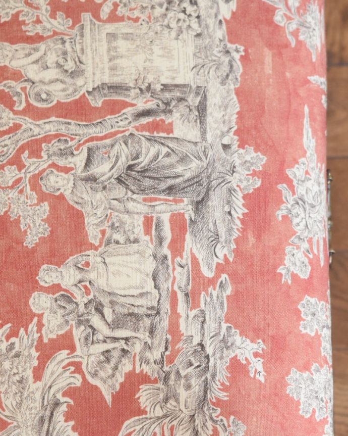 スツール・オットマン・ベンチ アンティークチェア・椅子 スツール 生地のセレクトもこだわりました椅子の優雅さを損なわないように生地選びにもこだわりました。(q-413-c)