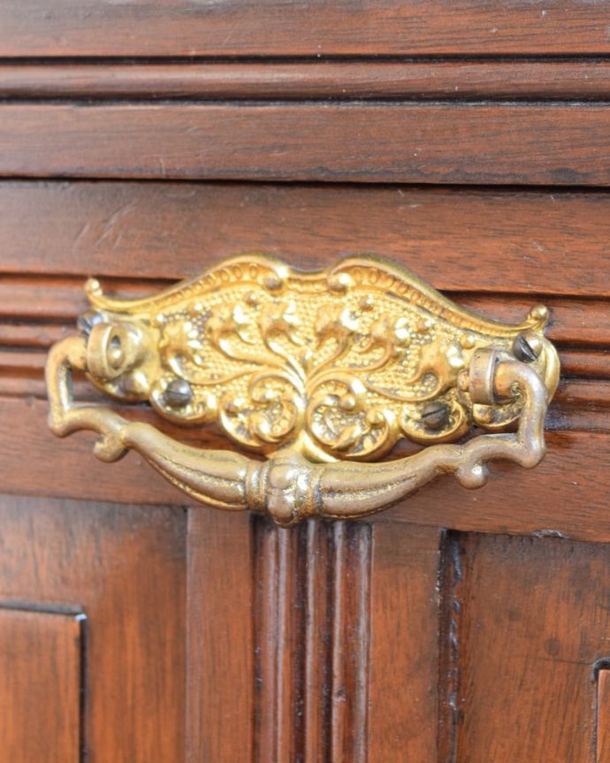 スツール・オットマン・ベンチ アンティークチェア・椅子 スツール 取っ手にもアンティークらしさ引き出しの取っ手は、まるでジュエリーのよう。(q-413-c)