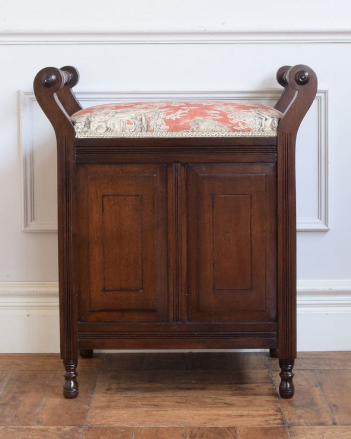 スツール・オットマン・ベンチ アンティークチェア・椅子 スツール もちろん後ろからも見て下さいキレイに修復したのでグルッと360度、どの角度から見ても美しいです。(q-413-c)