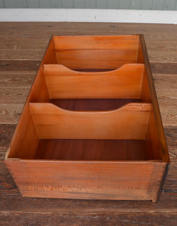 アンティーク家具　フランスのアンティーク家具、美しいチェストオブドロワーズ。２段目の引き出しには、仕切り板が入っています。(q-414-f)