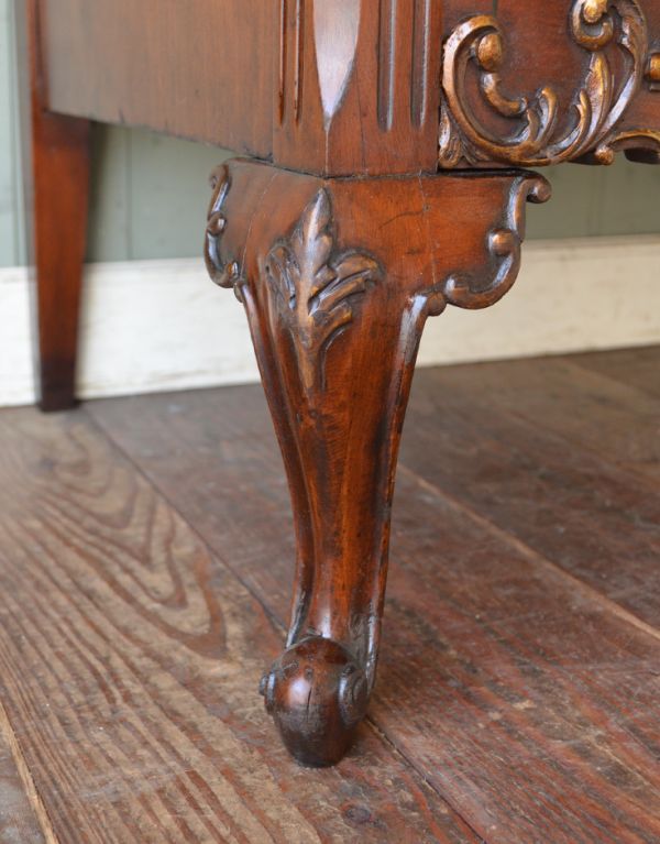 アンティーク家具　フランスのアンティーク家具、美しいチェストオブドロワーズ。安定感のある脚がしっかり支えます。(q-414-f)