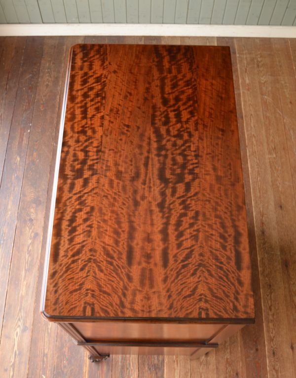 アンティーク家具　フランスのアンティーク家具、美しいチェストオブドロワーズ。天板も木目がとってもキレイです。(q-414-f)