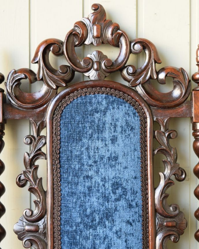 サロンチェア アンティークチェア・椅子 ホールチェアー うっとりするほど細かい細工まだ機械の発達していない時代に、手作業で作られた細かい細工。(q-416-c)