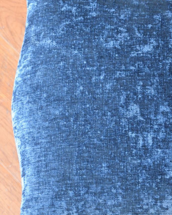 サロンチェア アンティークチェア・椅子 ホールチェアー 生地のセレクトにもこだわりました優雅なアンティークチェアの雰囲気をそのままに、一番似合う貼り座をじっくり選びました。(q-416-c)