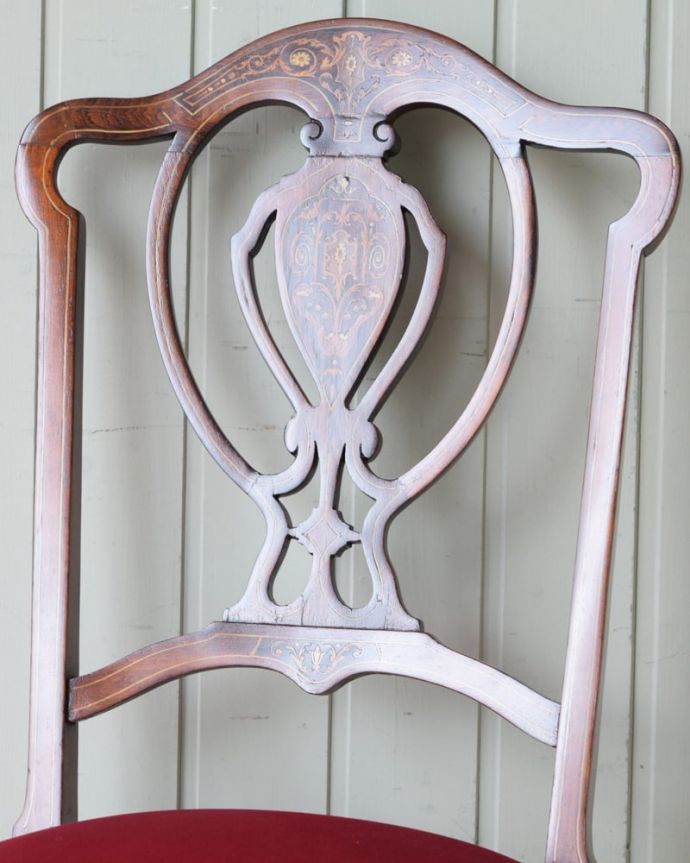 背もたれが美しいアンティークの椅子