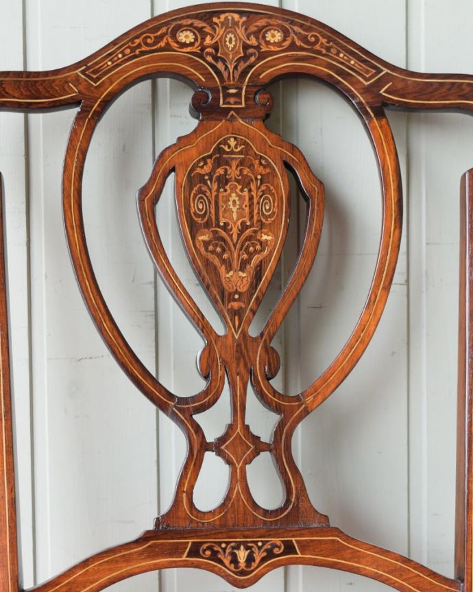 英国アンティークらしい装飾