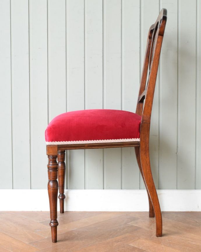 アンティークの椅子の側面