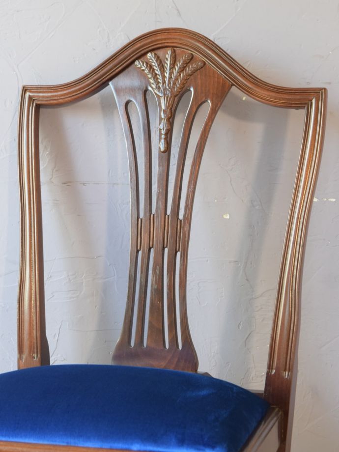 背もたれが美しいアンティークの椅子