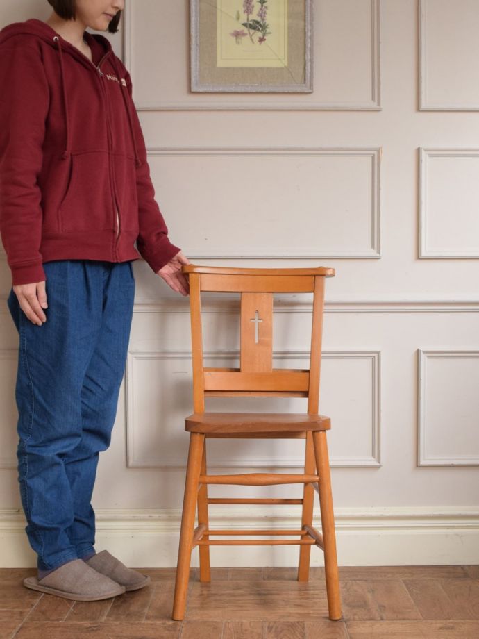 英国アンティークのチャーチチェア