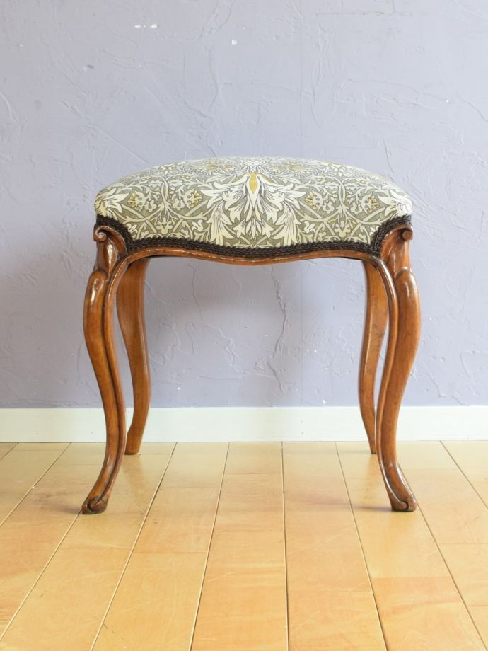 アンティークスツールの側面