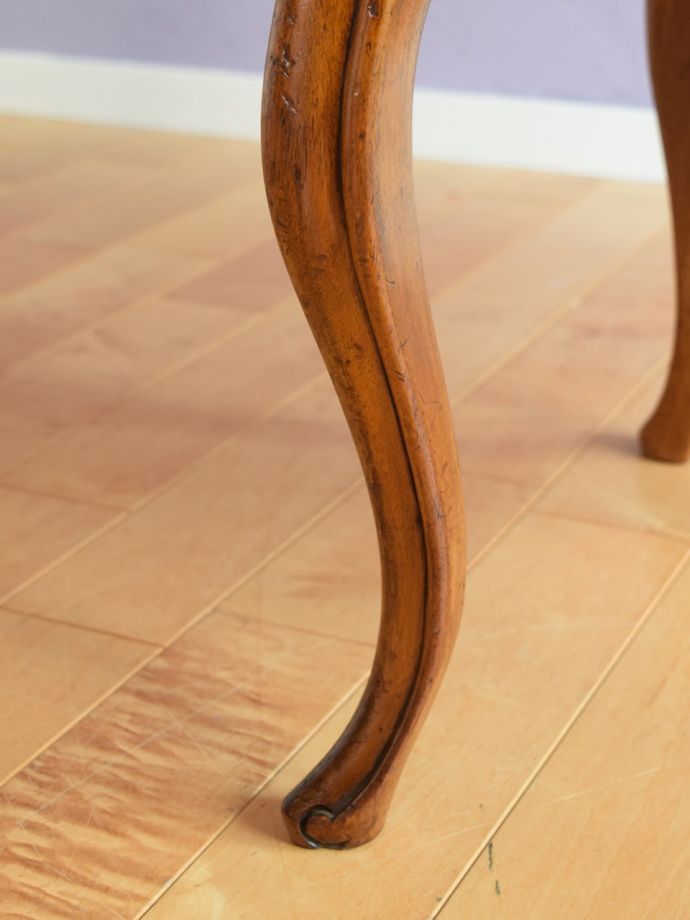 アンティークスツールの脚