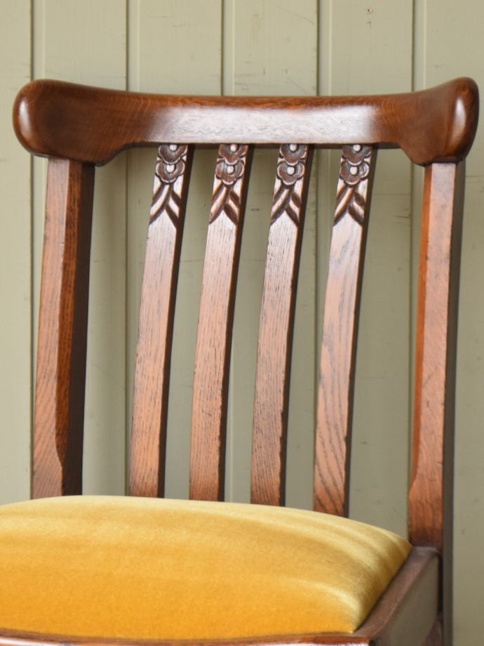 アンティークらしい美しい椅子