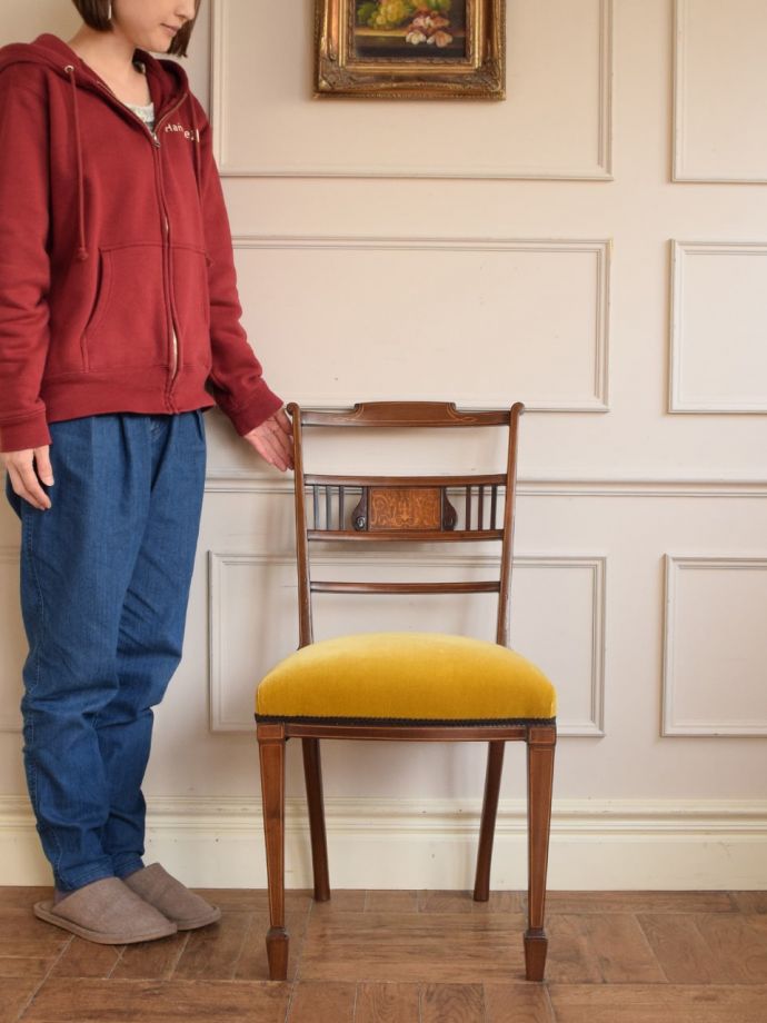 英国アンティークのサロンチェア