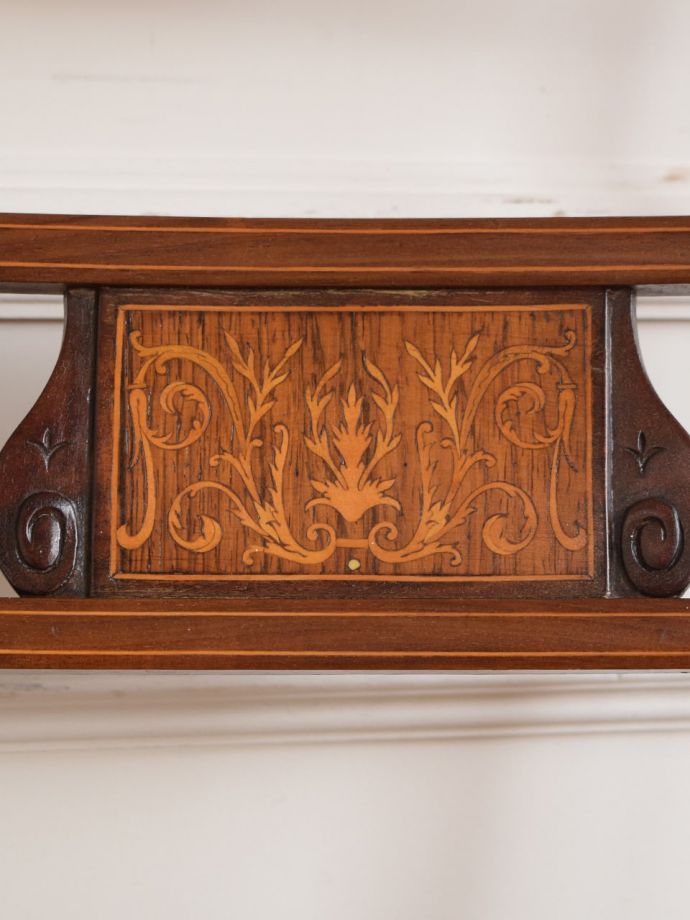 英国アンティークらしい装飾