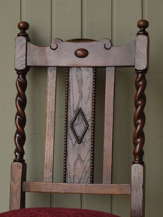 アンティークチェアの背もたれ