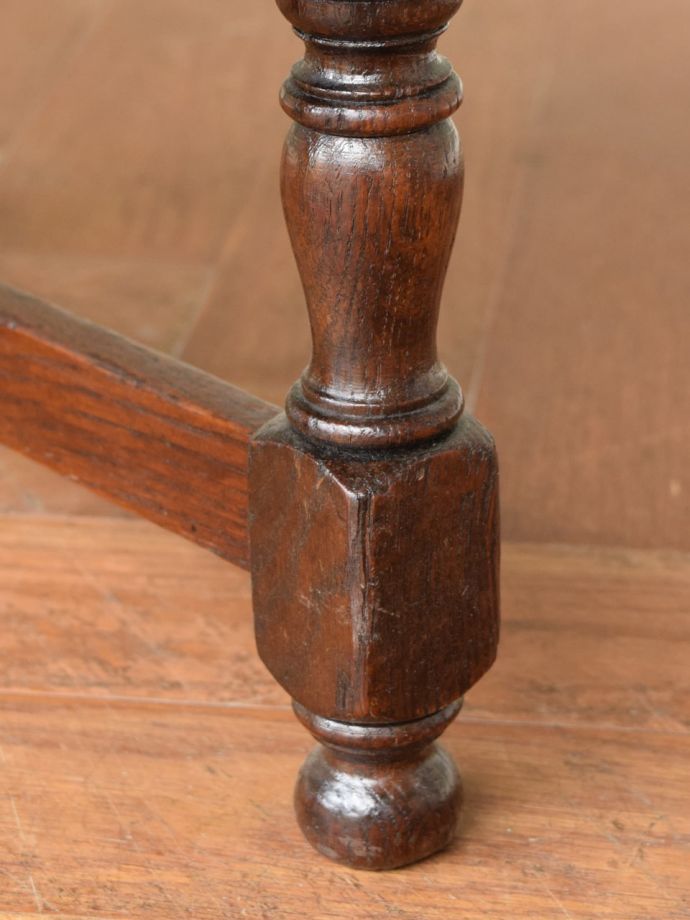 アンティークチェアの脚