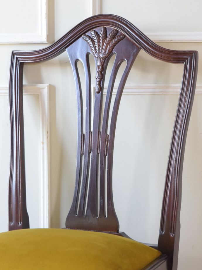 背もたれが美しいアンティークの椅子