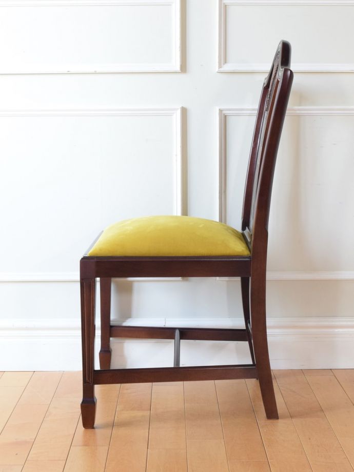 アンティークの椅子の側面