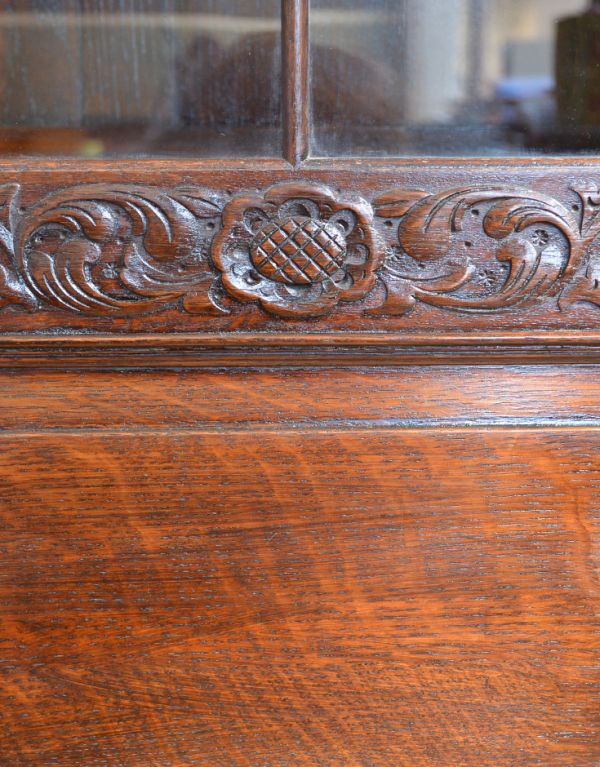 アンティーク家具　アンティーク英国家具、ガラス扉のブックケース（本棚）。風格と品があるので、リビングはもちろん、和室や書斎、客間にも最適。(q-427-f)