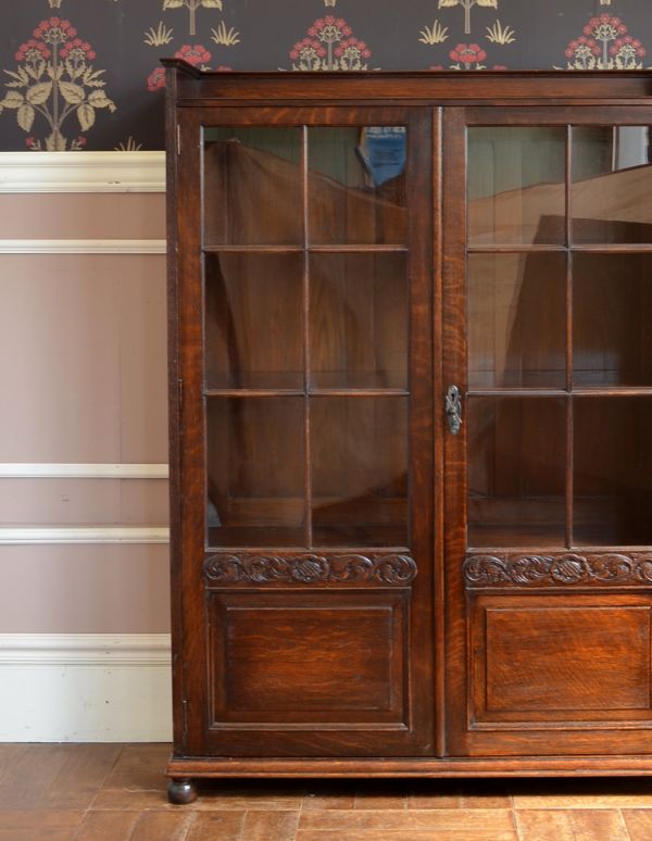 アンティーク家具　アンティーク英国家具、ガラス扉のブックケース（本棚）。ガラスも当時のもの。(q-427-f)