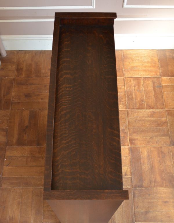 アンティーク家具　アンティーク英国家具、ガラス扉のブックケース（本棚）。天板もピカピカにお直ししました。(q-427-f)